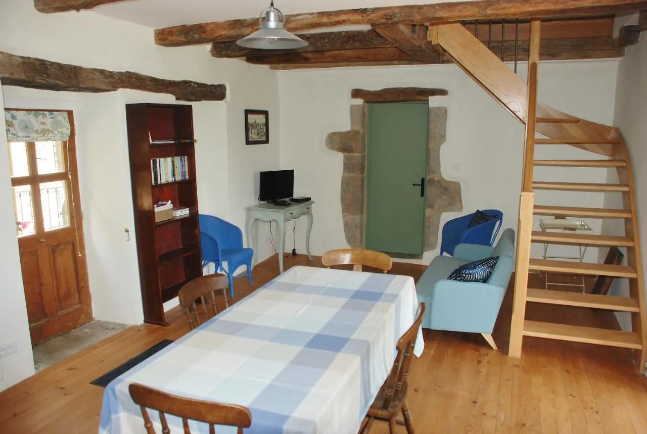 Le Chateau De Pervinquieres Ginals